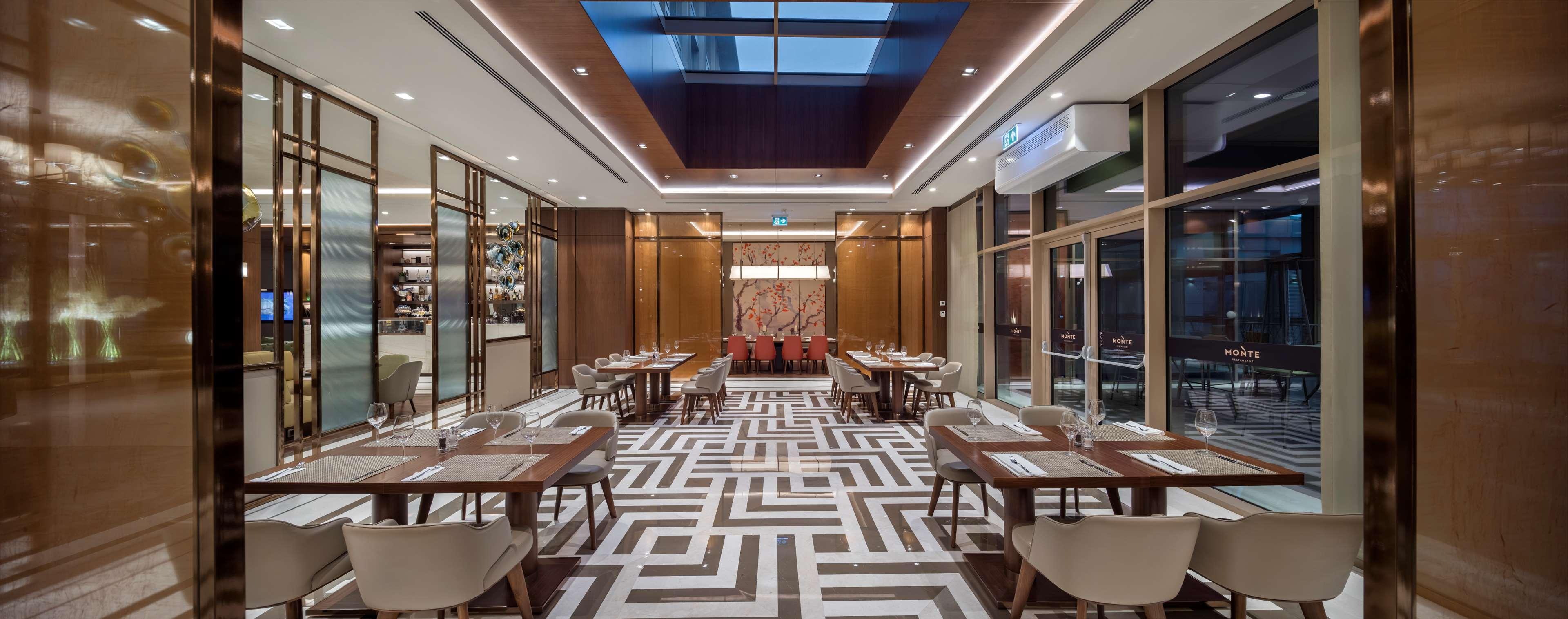 Hotel Doubletree By Hilton Skopje Exteriér fotografie The restaurant
