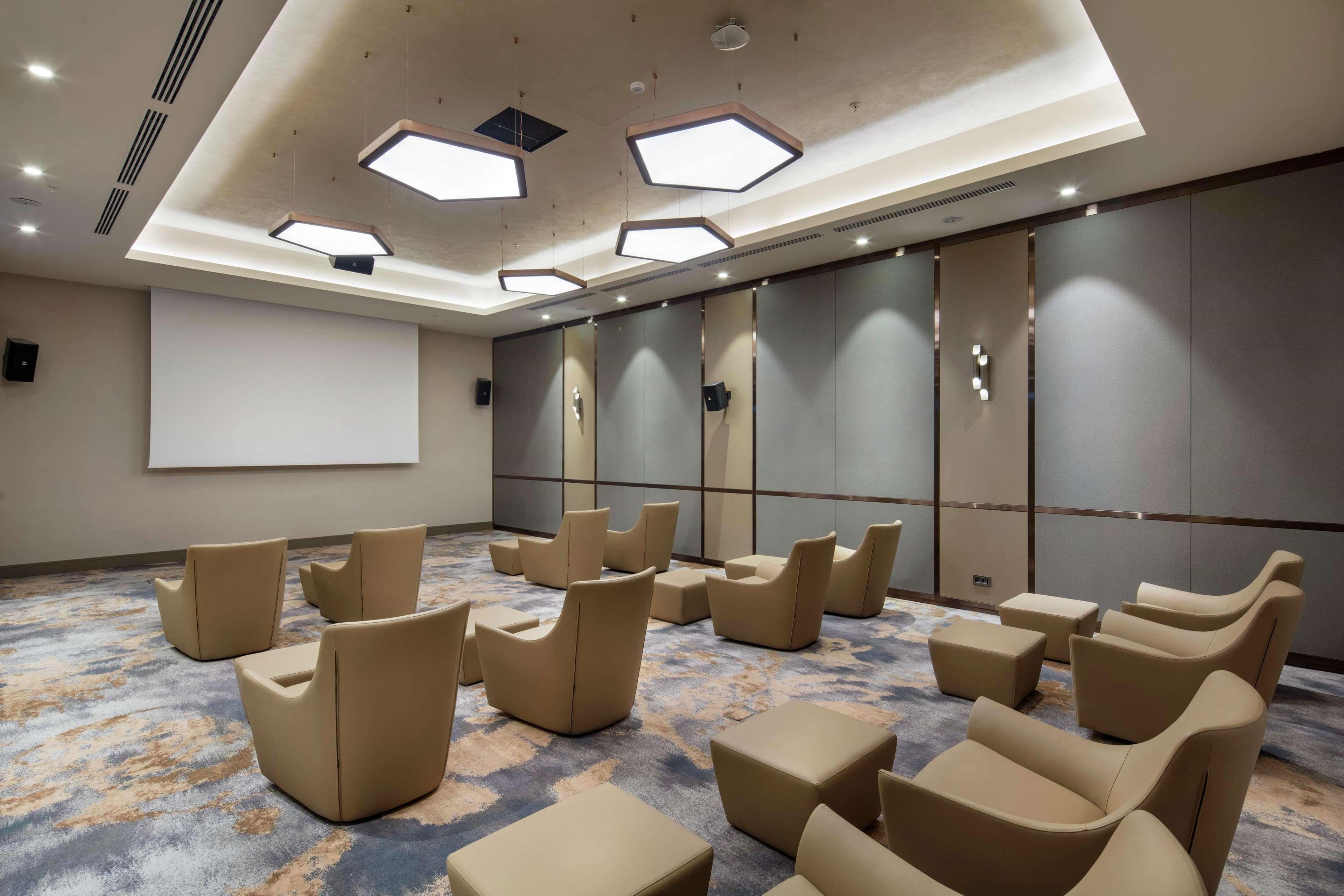 Hotel Doubletree By Hilton Skopje Exteriér fotografie The meeting room