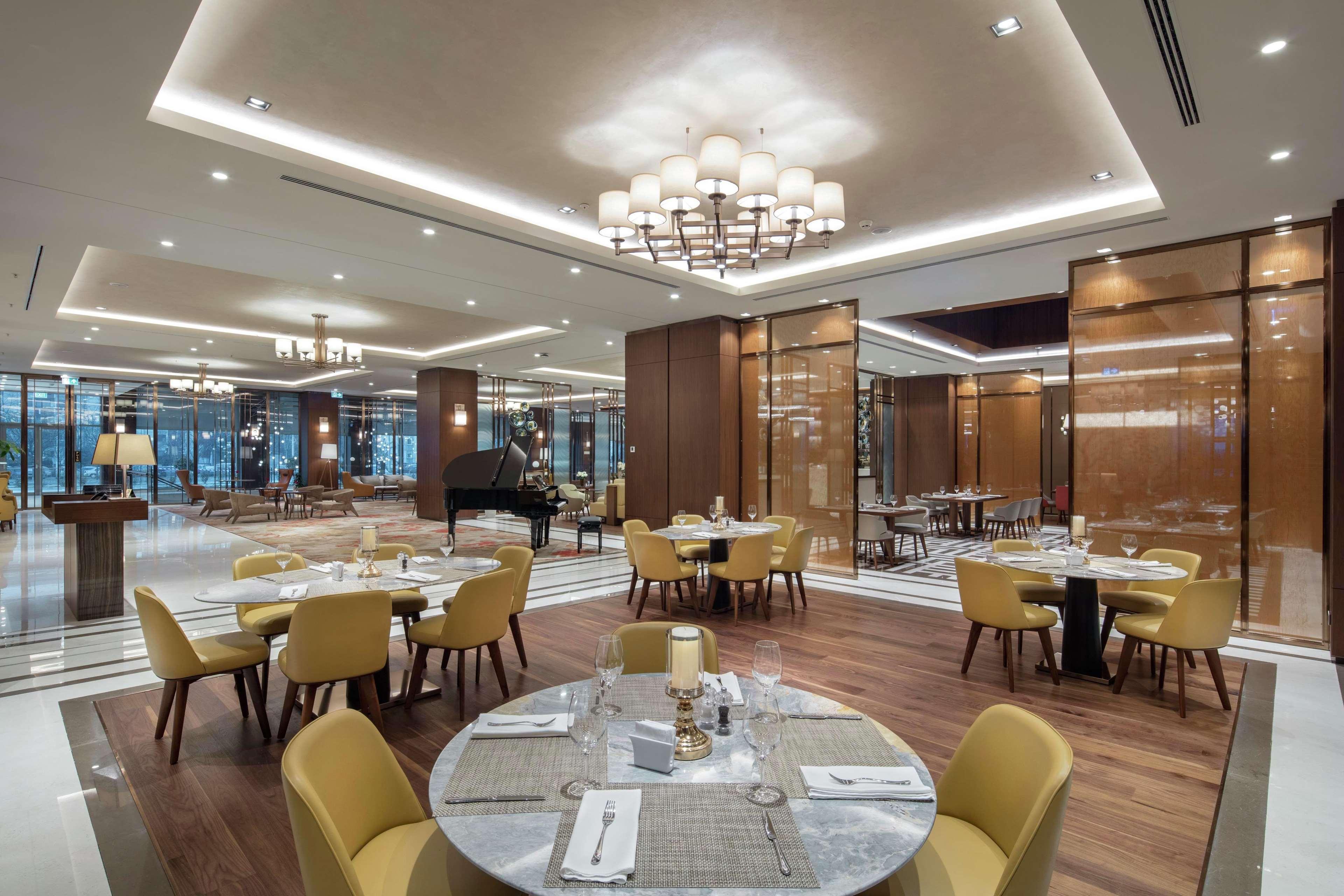Hotel Doubletree By Hilton Skopje Exteriér fotografie The restaurant