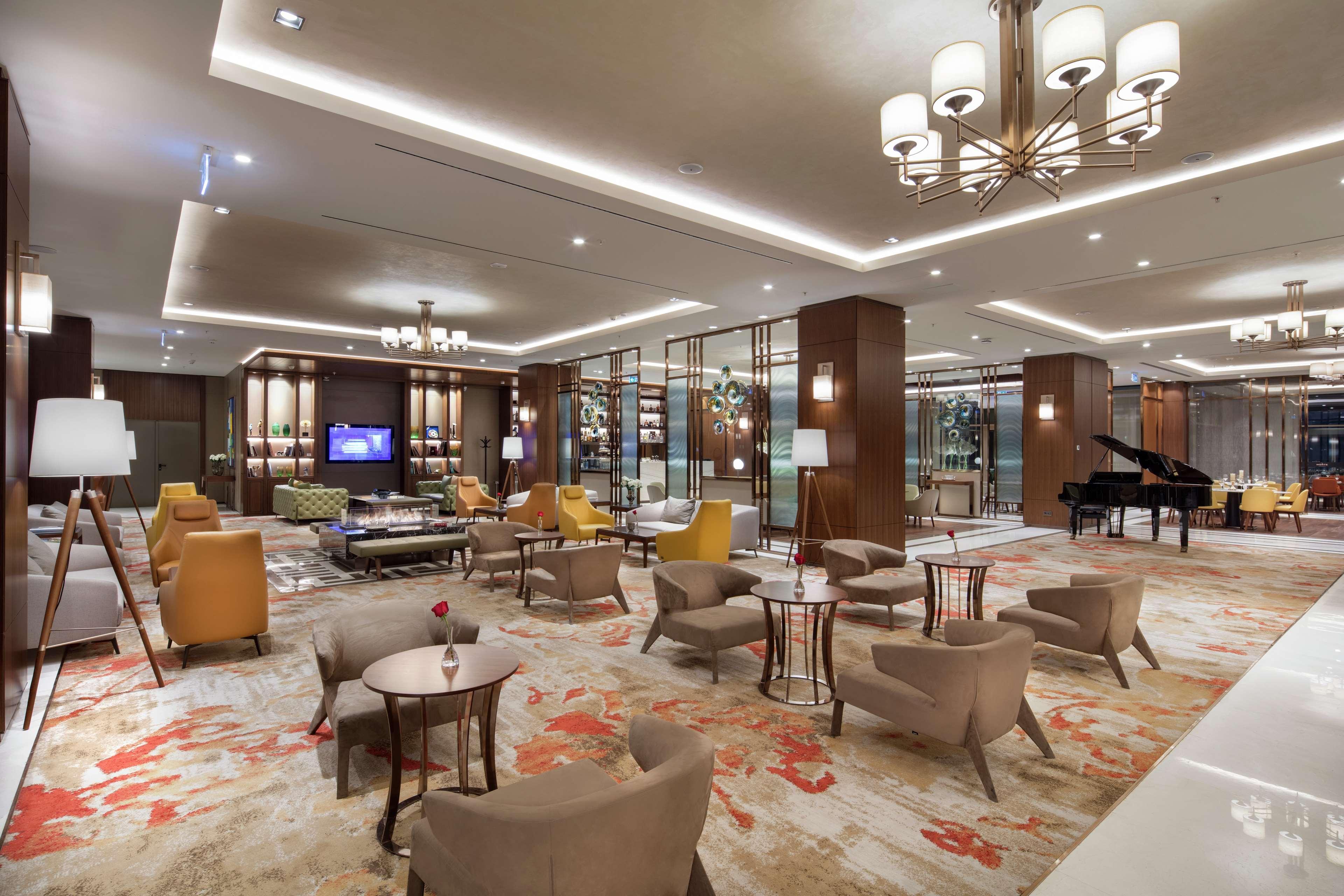 Hotel Doubletree By Hilton Skopje Exteriér fotografie The lobby of the hotel