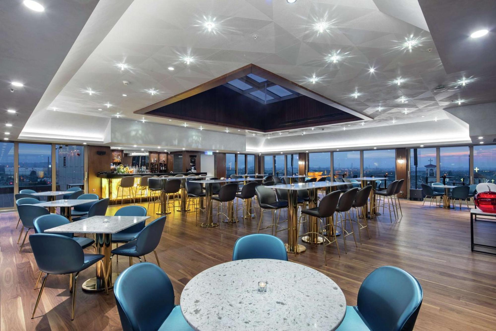 Hotel Doubletree By Hilton Skopje Exteriér fotografie The Club lounge at London Heathrow Airport