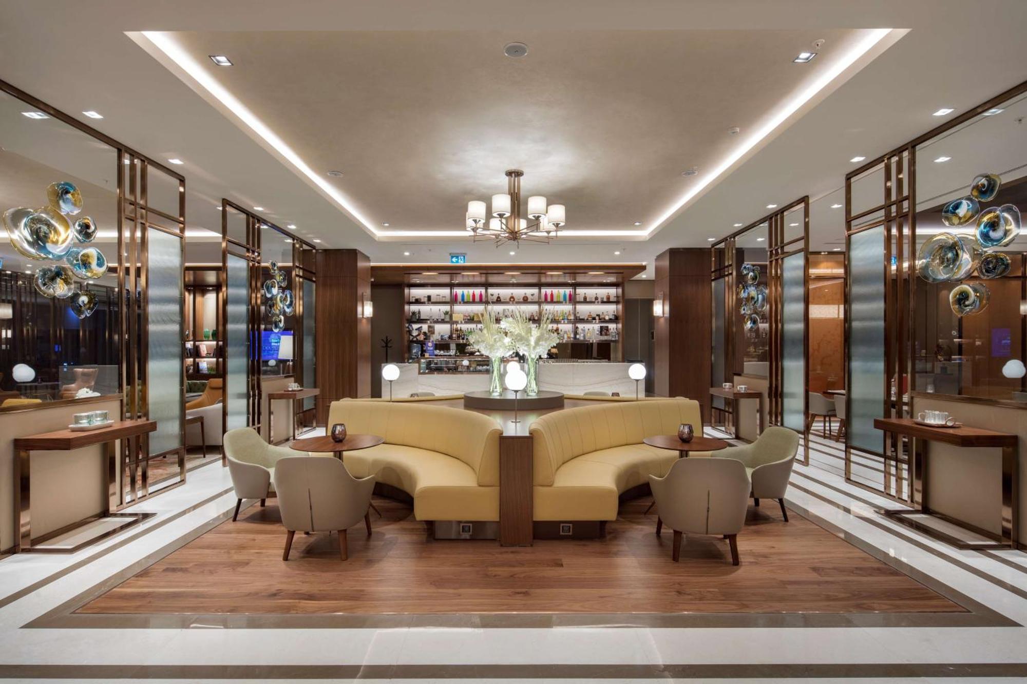 Hotel Doubletree By Hilton Skopje Exteriér fotografie The lounge at Changi Airport